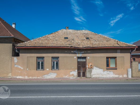 Na predaj rodinný dom s privátnou oázou pokoja a neobmedzeným potenciálom - Huncovce