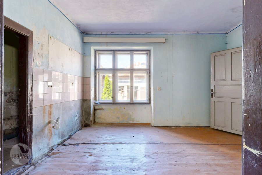 Na predaj rodinný dom s privátnou oázou pokoja a neobmedzeným potenciálom - Huncovce