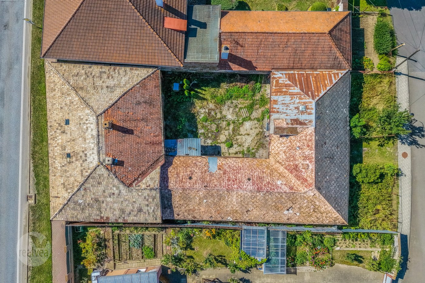 Na predaj rodinný dom s privátnou oázou pokoja a neobmedzeným potenciálom - Huncovce