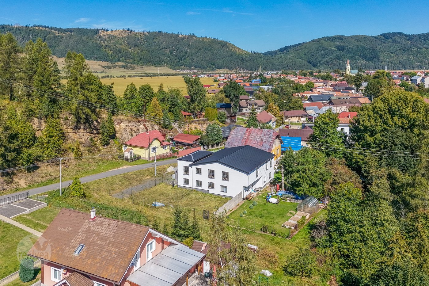 Na predaj veľkometrážne 4-izbové byty s vlastnou záhradou a 2 parkovacími miestami pri Poprade